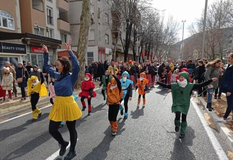 Karnevalska povorka Mostarskih mažoretkinja 